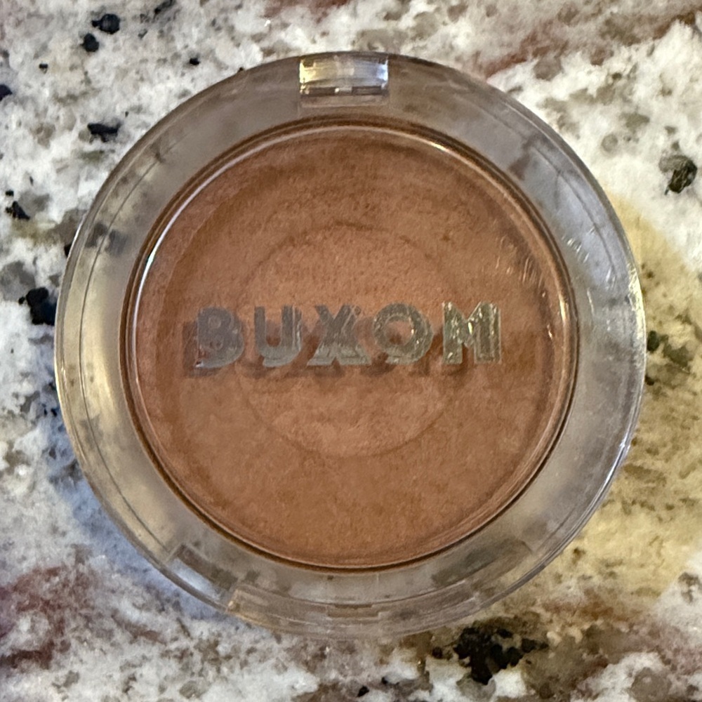 Buxom staycation vibes - backyard bronze - Picture 3 of 5